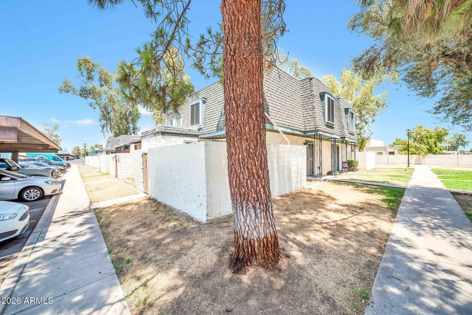 8121 N 32ND Drive, Phoenix, AZ 85051 — photo 4 of 27