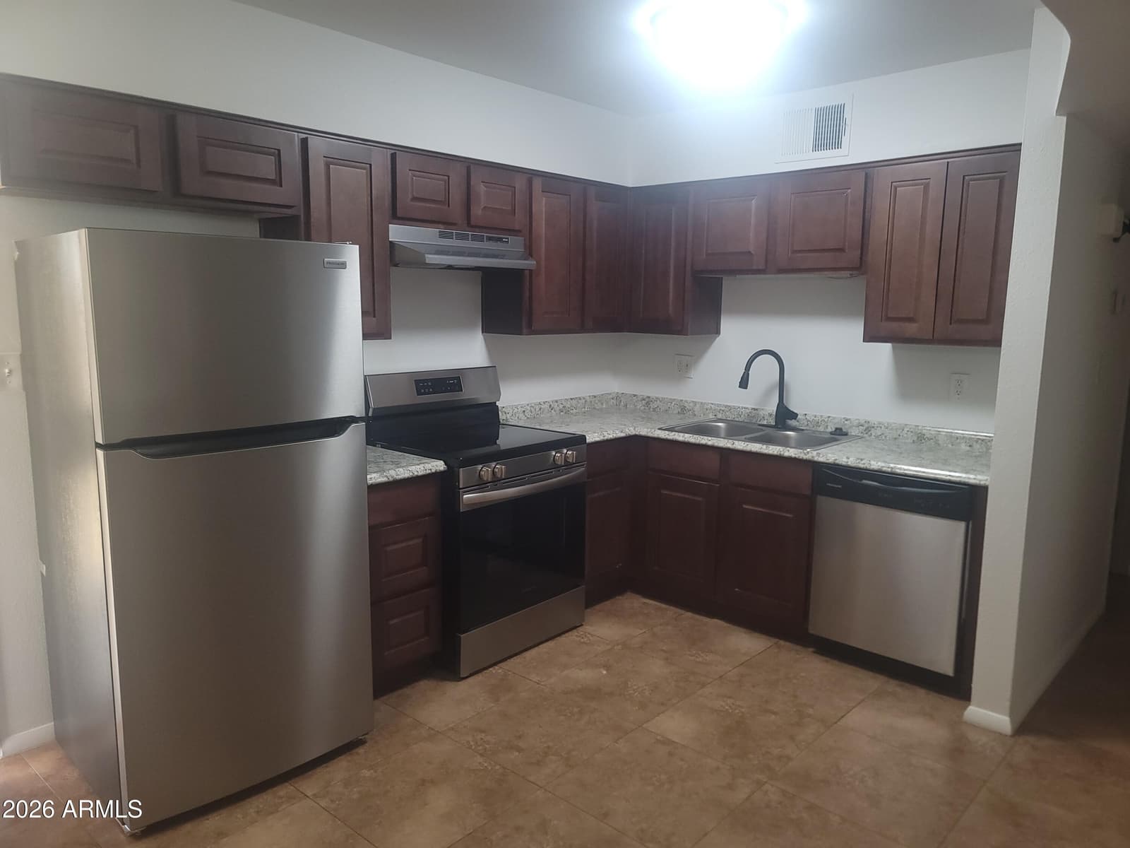 1539 W HUNTINGTON Drive, Tempe, AZ 85282 — photo 8 of 39