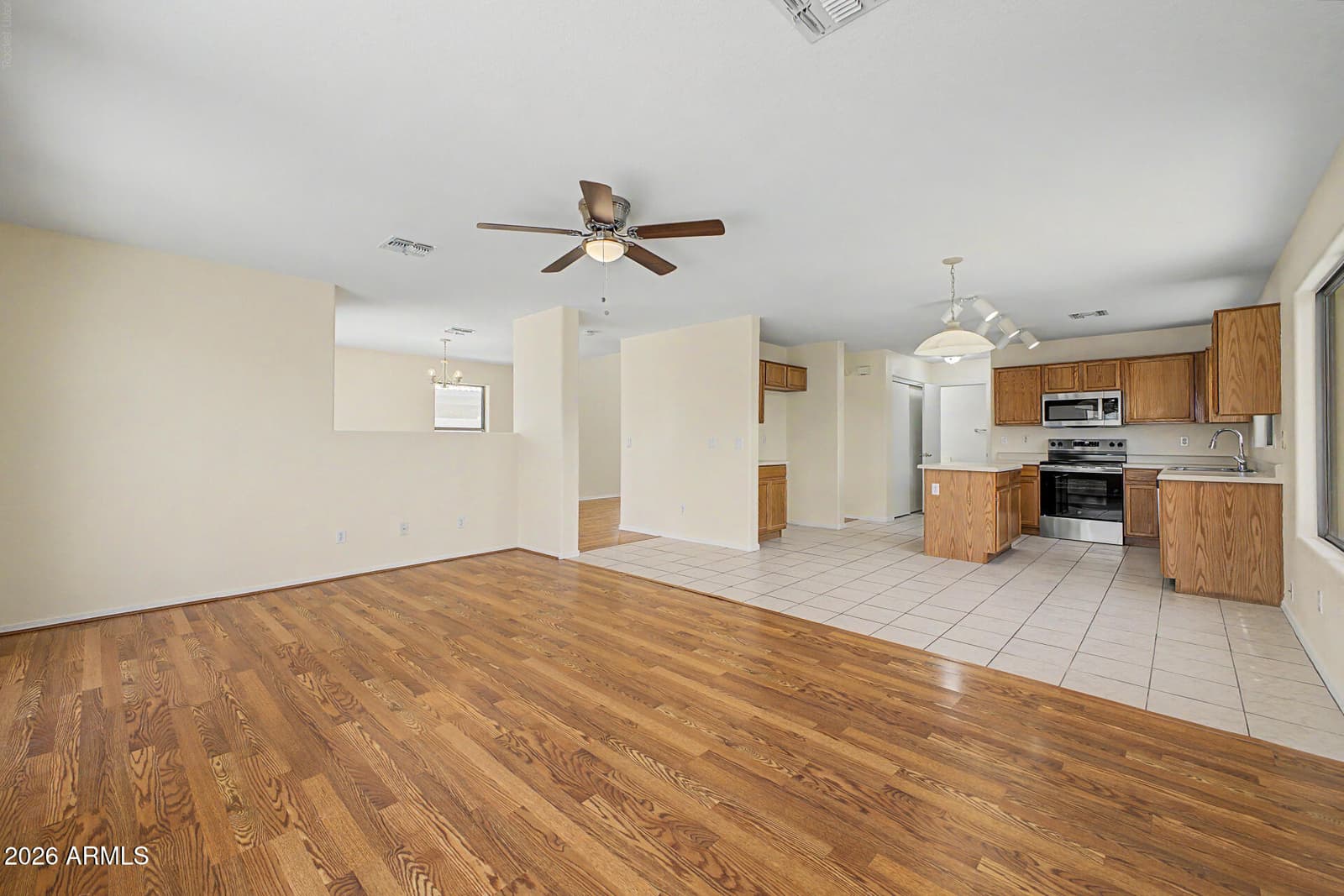 1173 N AGAVE Street, Casa Grande, AZ 85122 — photo 10 of 46