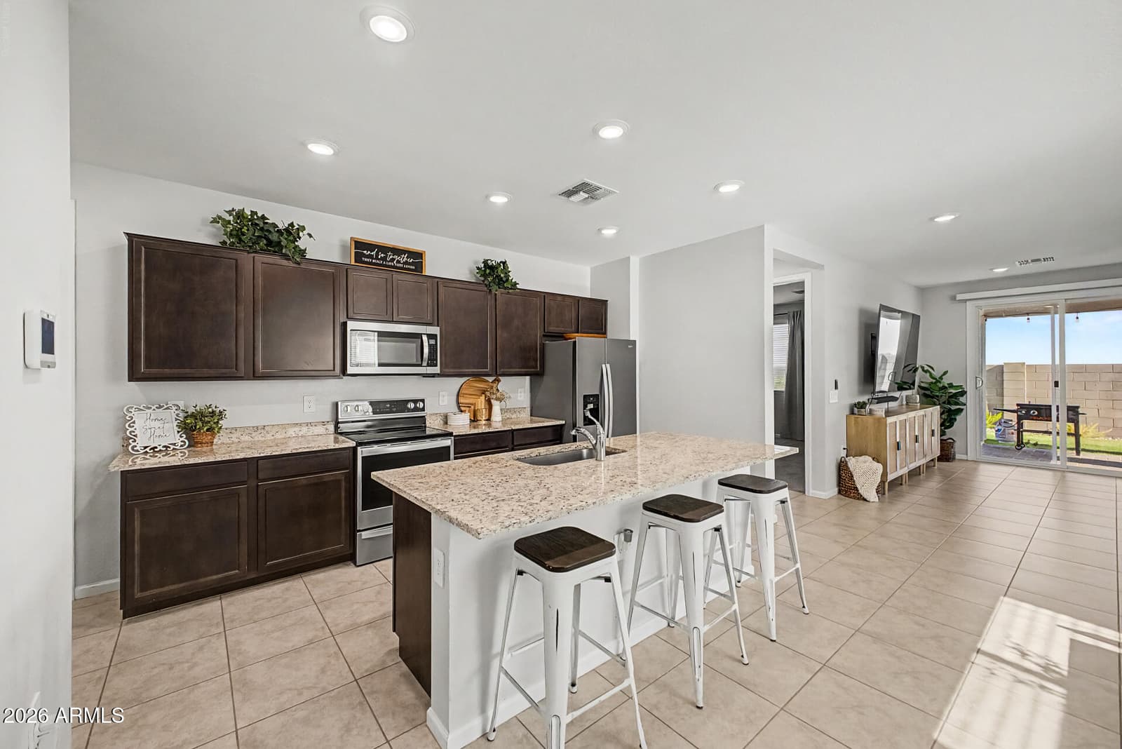 2601 E HOUSTON Avenue, Apache Junction, AZ 85119 — photo 9 of 29