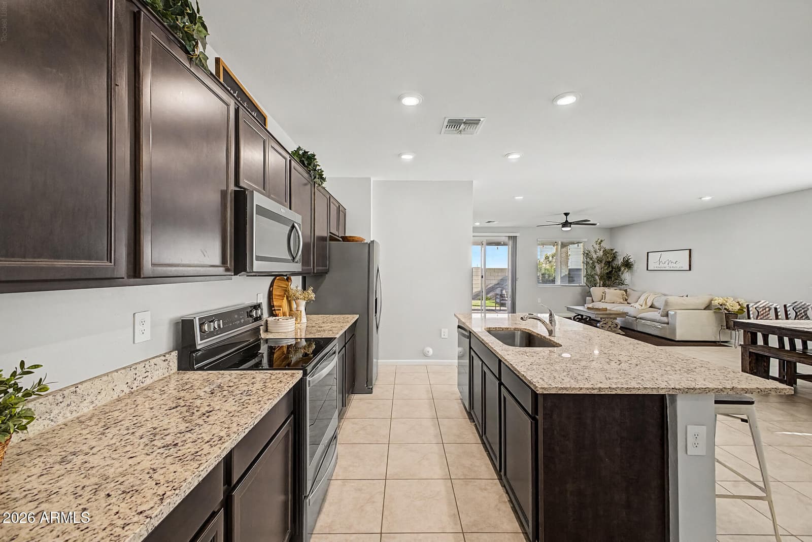2601 E HOUSTON Avenue, Apache Junction, AZ 85119 — photo 12 of 29