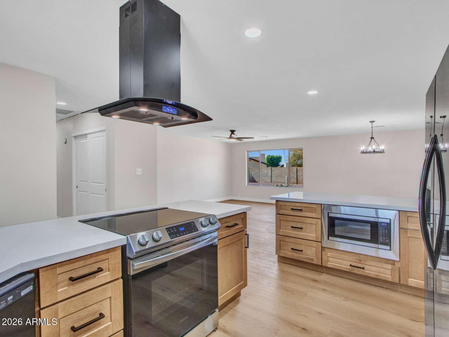 4915 W SHANGRI LA Road, Glendale, AZ 85304 — photo 4 of 50
