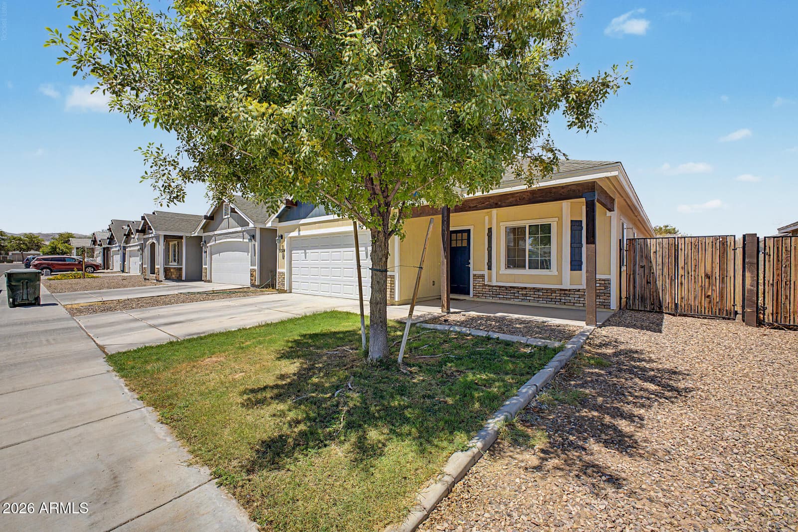 5034 S 11TH Place, Phoenix, AZ 85040 — photo 4 of 31