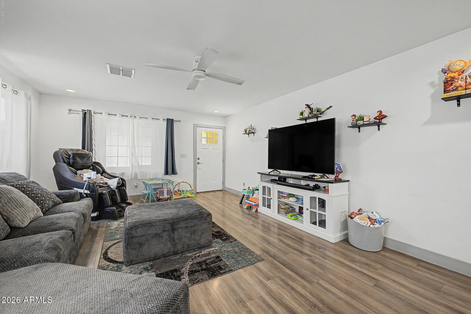 5034 S 11TH Place, Phoenix, AZ 85040 — photo 8 of 31