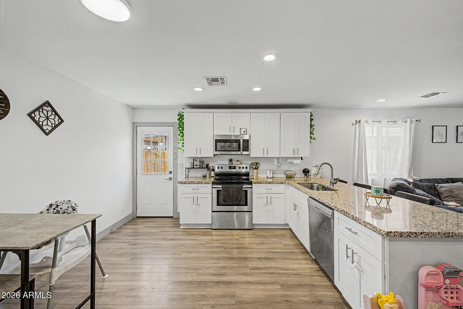 5034 S 11TH Place, Phoenix, AZ 85040 — photo 11 of 31