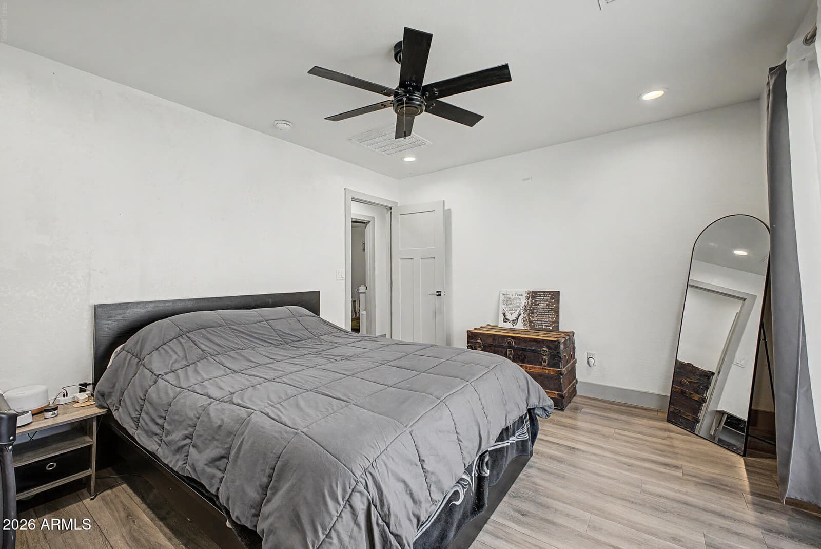 5034 S 11TH Place, Phoenix, AZ 85040 — photo 14 of 31
