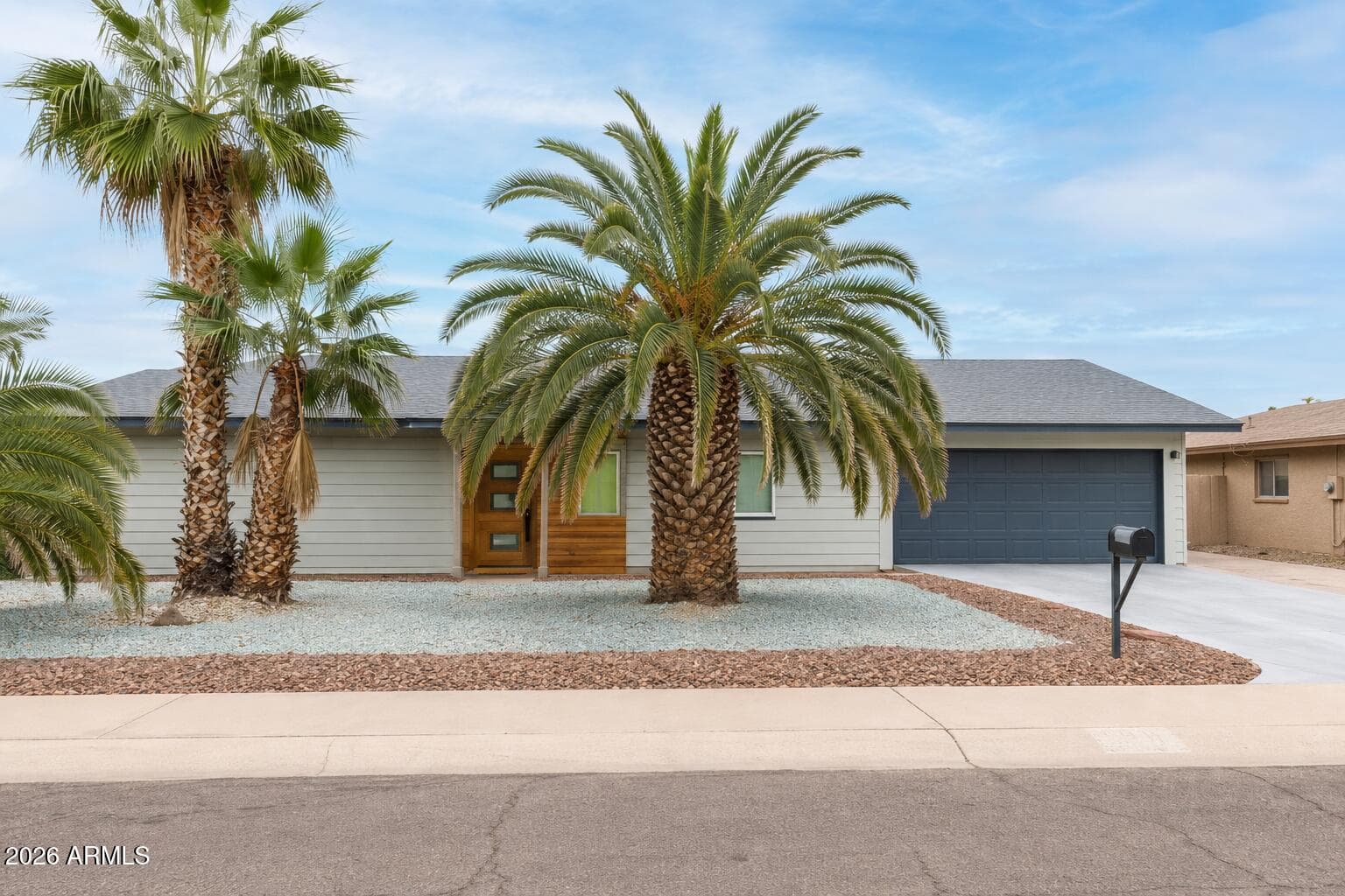2413 W ANDERSON Avenue, Phoenix, AZ 85023 — photo 1 of 33