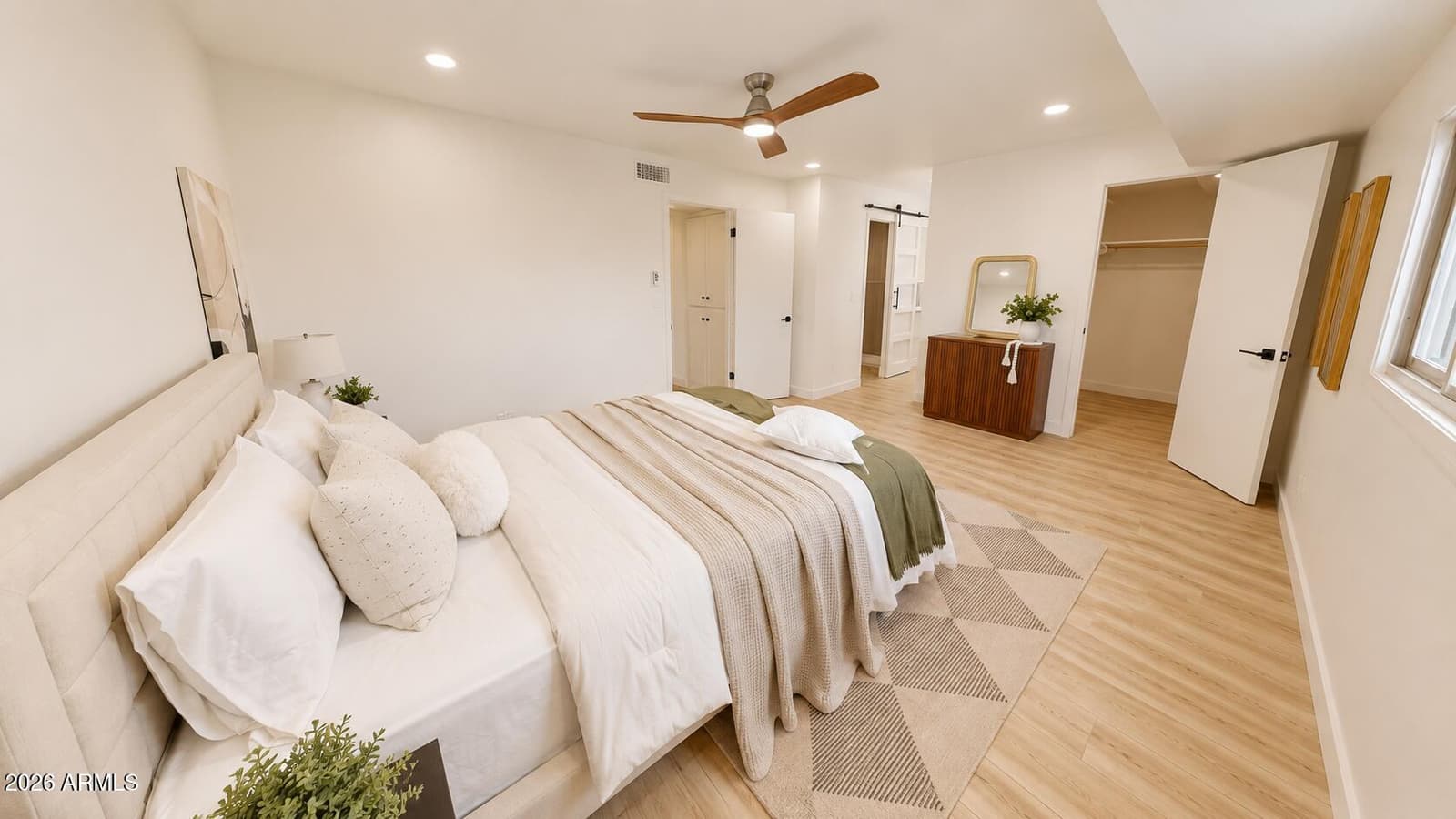 2868 E CLARENDON Avenue, Phoenix, AZ 85016 — photo 12 of 29