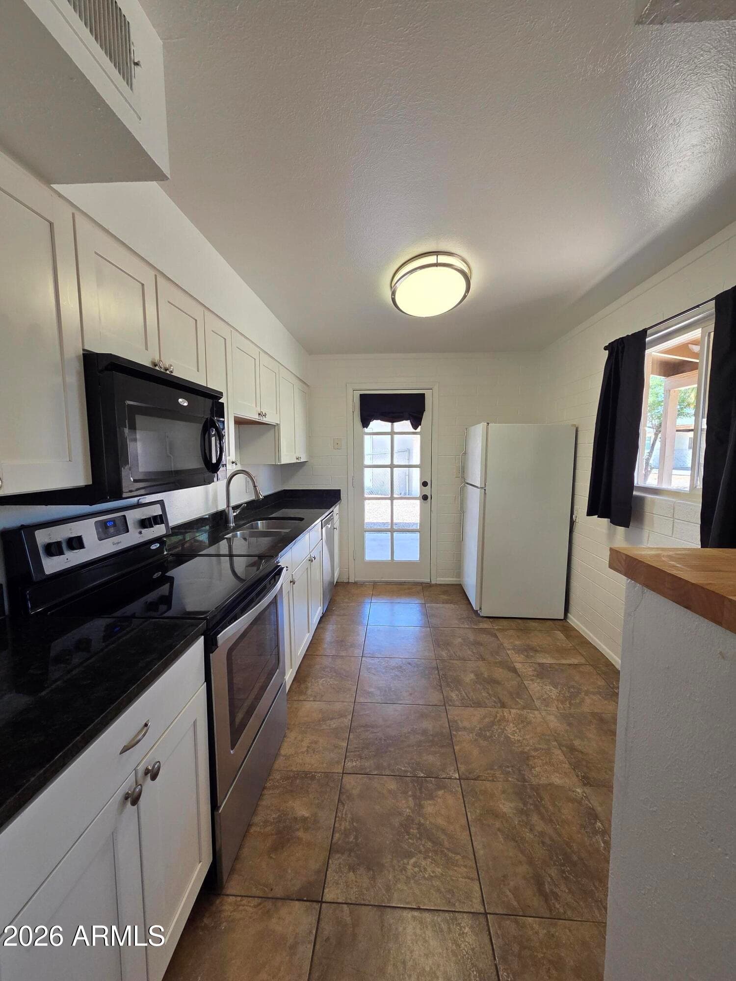 336 S WEAVER Drive, Apache Junction, AZ 85120 — photo 4 of 15