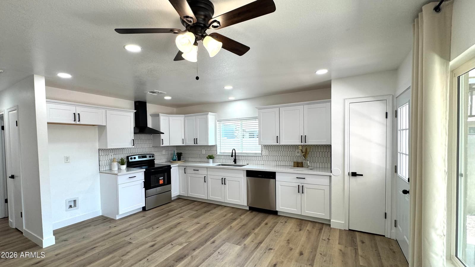 5028 N 102ND Avenue, Glendale, AZ 85307 — photo 8 of 20