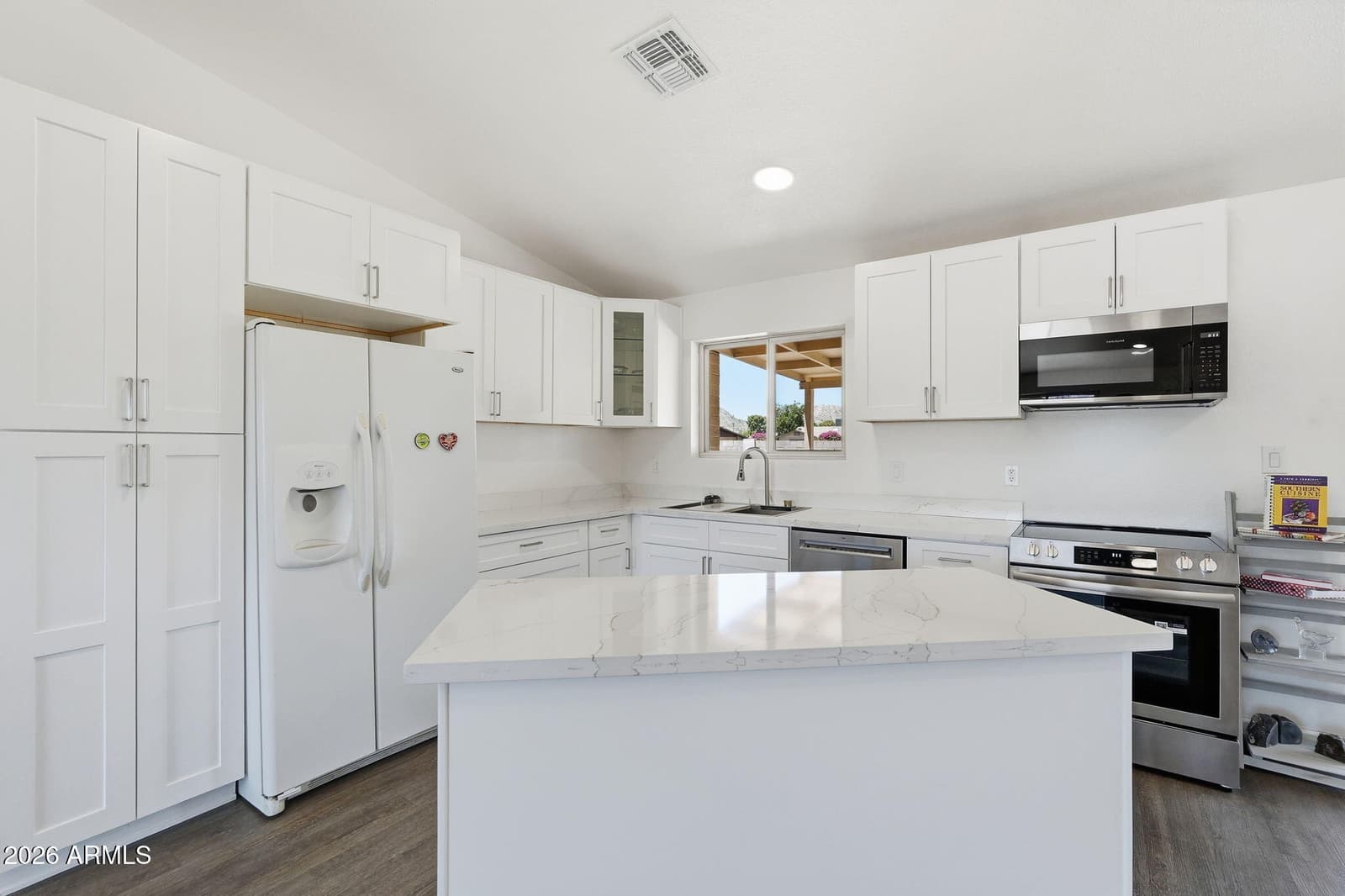 2826 E CACTUS Road, Phoenix, AZ 85032 — photo 3 of 21