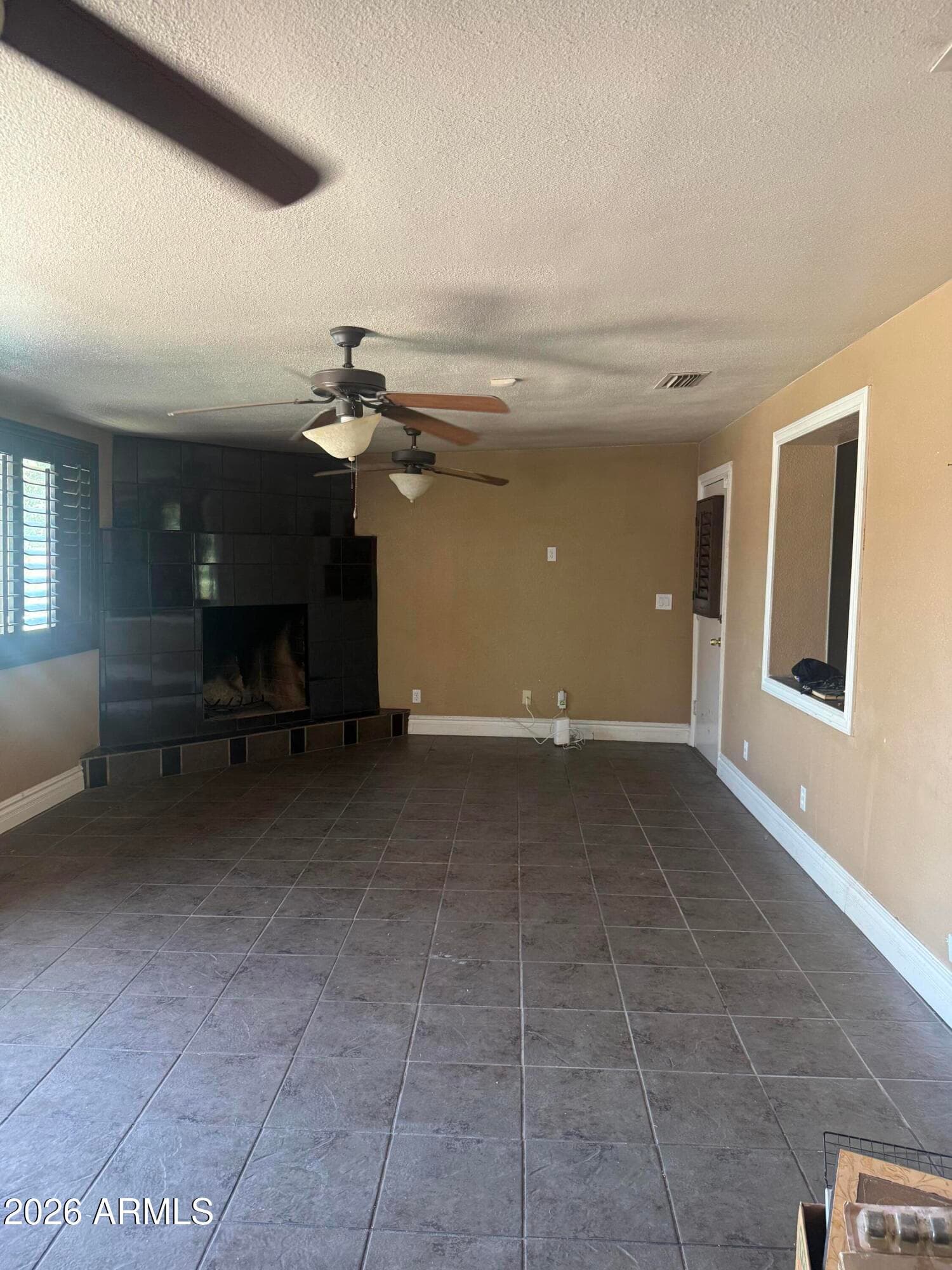 3112 W ACOMA Drive, Phoenix, AZ 85053 — photo 2 of 17