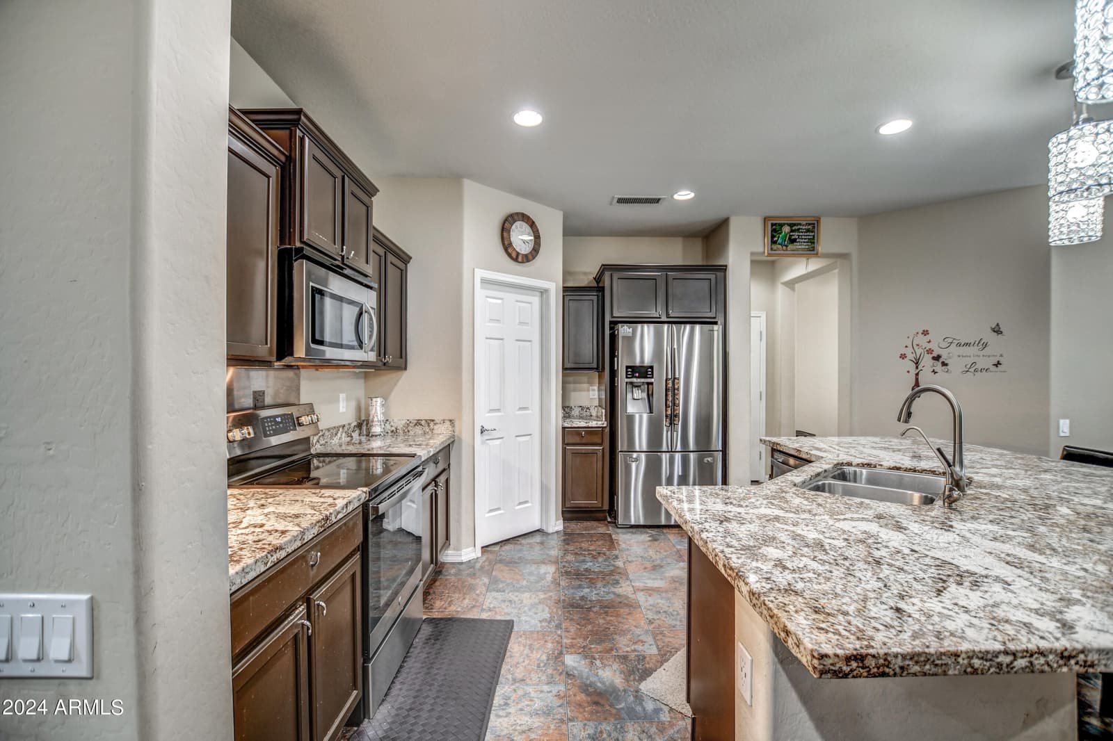 2015 W DAVIS Road, Phoenix, AZ 85023 — photo 21 of 63