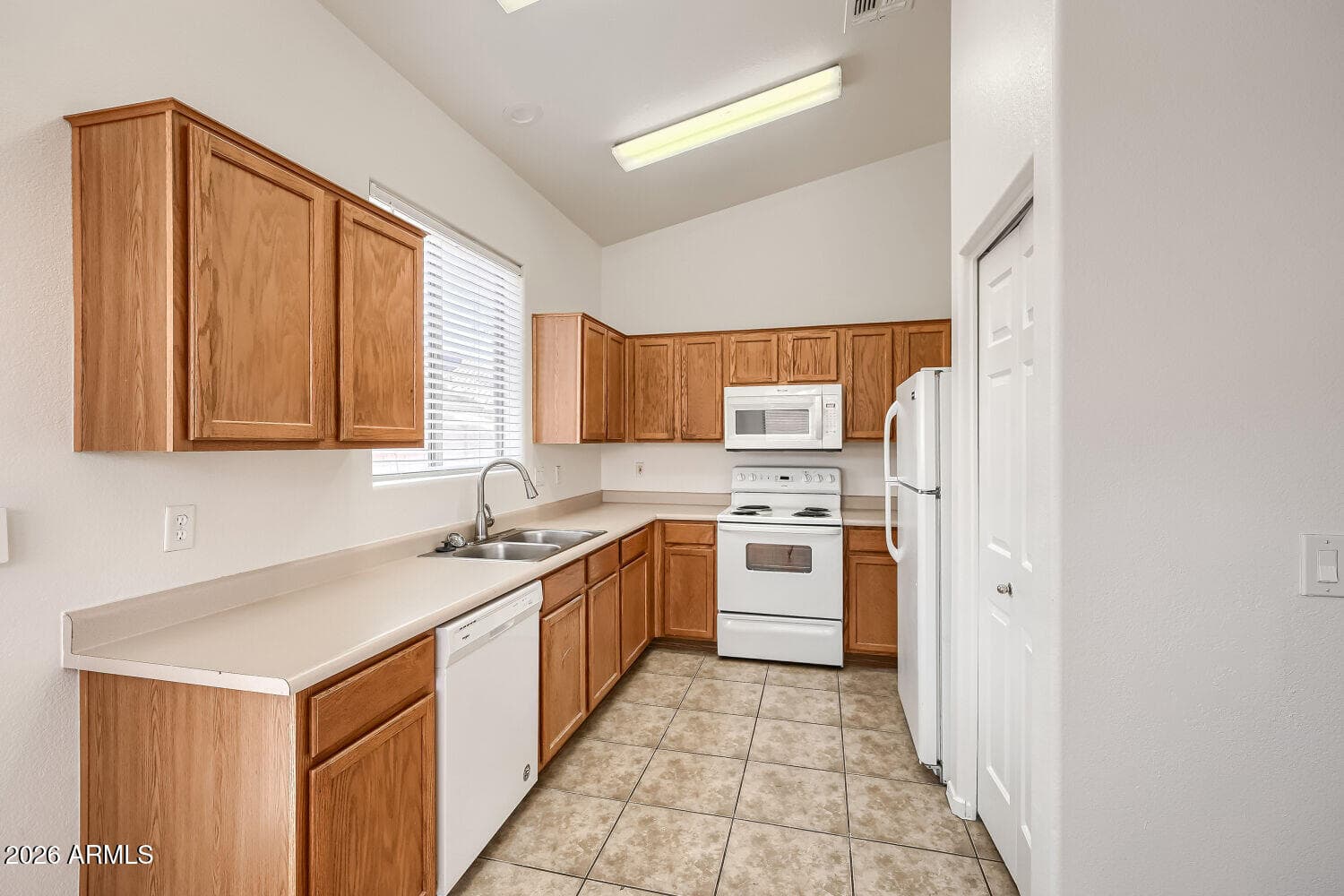 8953 E CAPRI Avenue, Mesa, AZ 85208 — photo 9 of 29