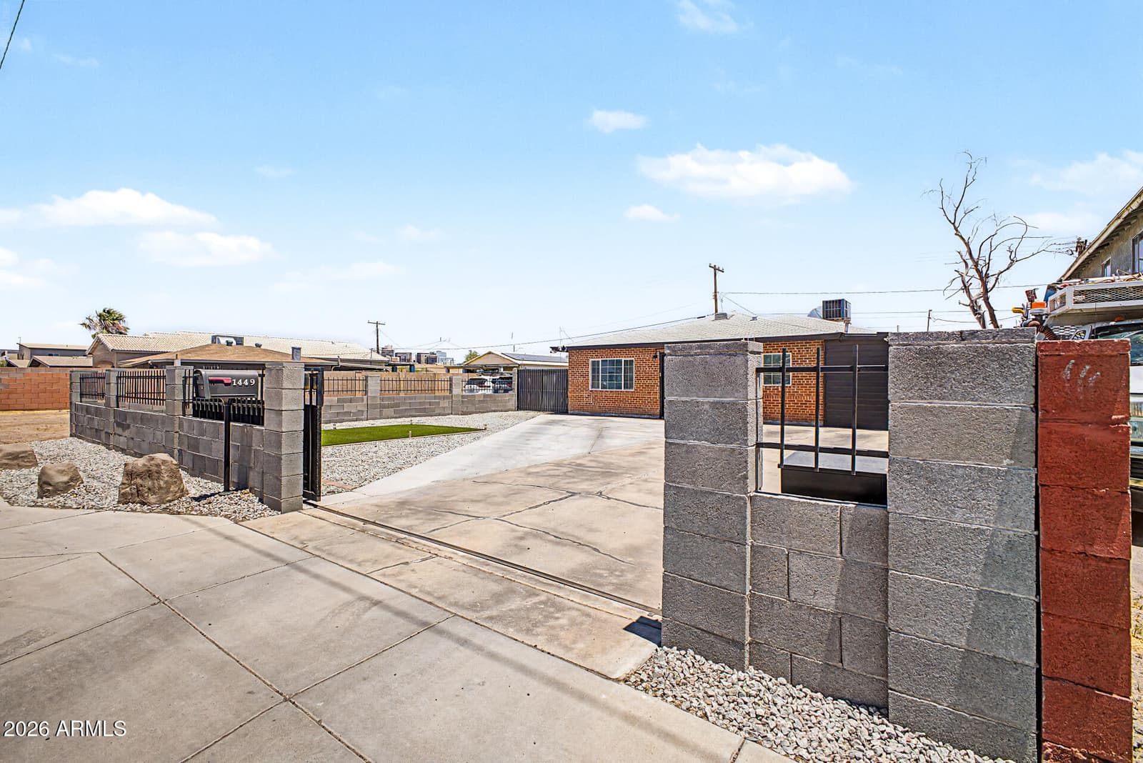 1449 S 11TH Avenue, Phoenix, AZ 85007 — photo 3 of 32