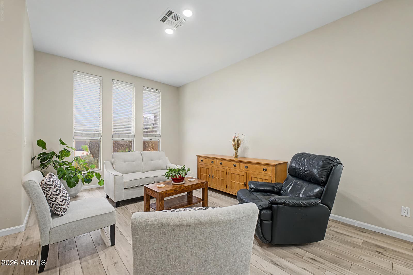 6528 W VIA MONTOYA Drive, Glendale, AZ 85310 — photo 4 of 42