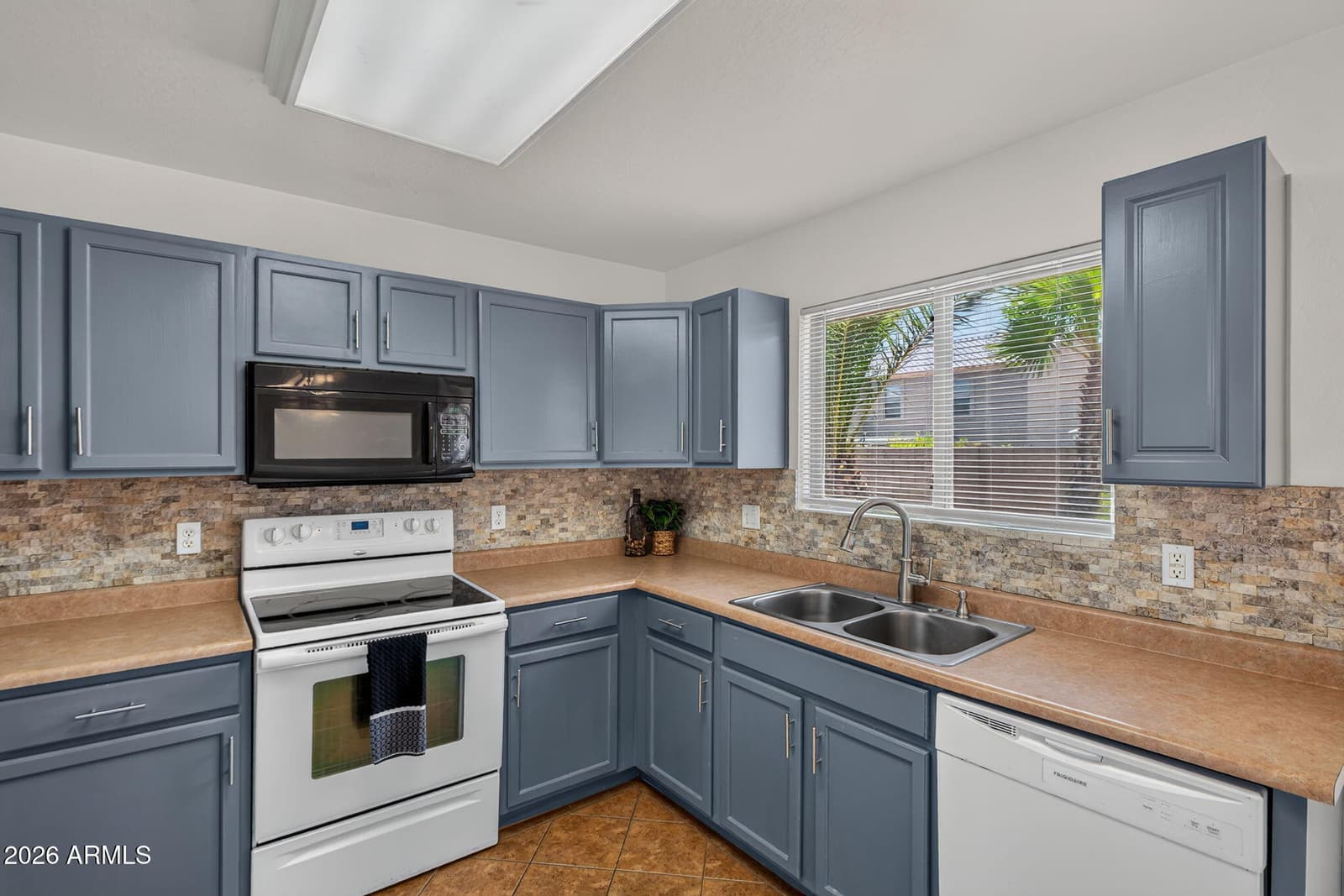 16667 W PARADISE Lane, Surprise, AZ 85374 — photo 12 of 33