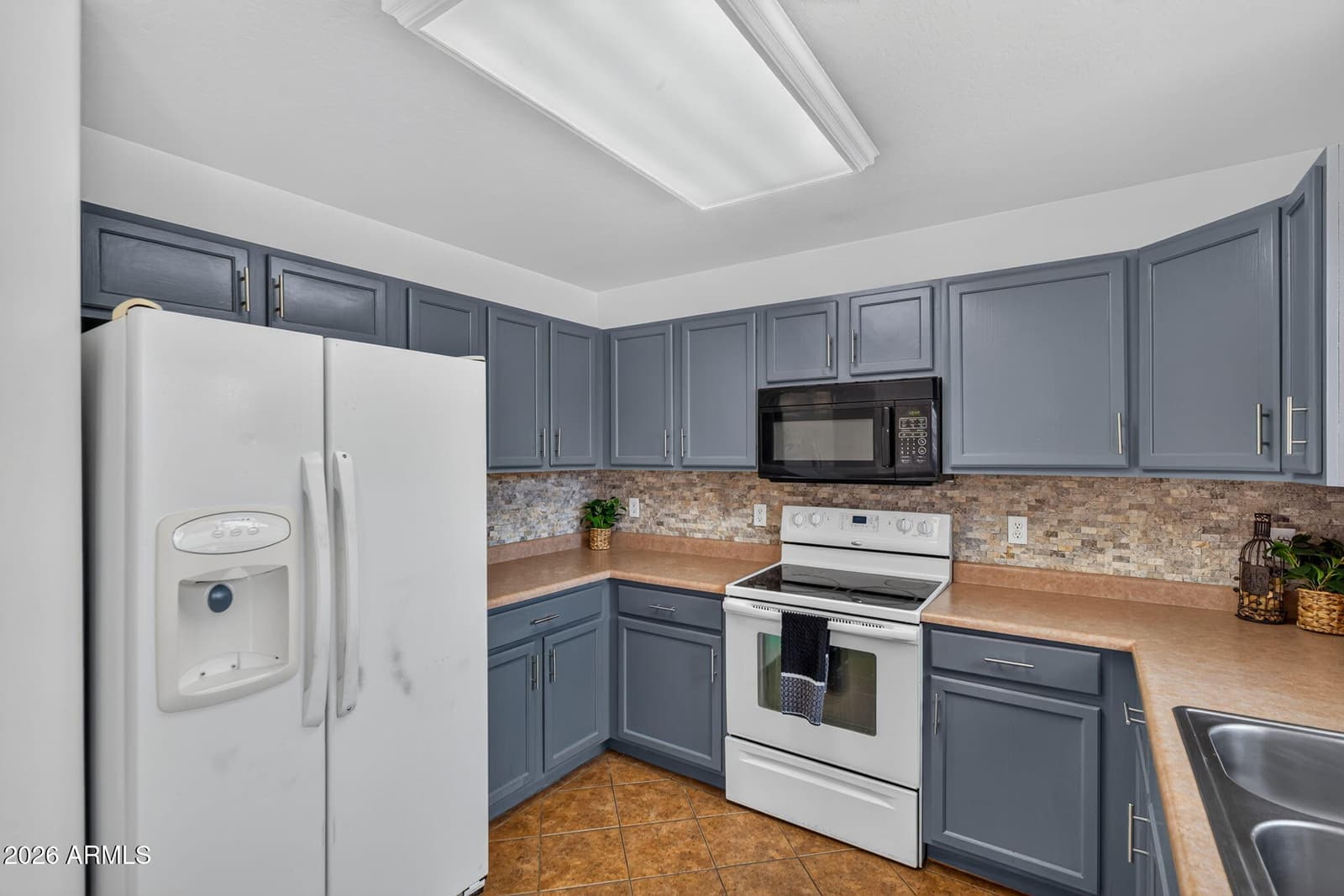 16667 W PARADISE Lane, Surprise, AZ 85374 — photo 11 of 33