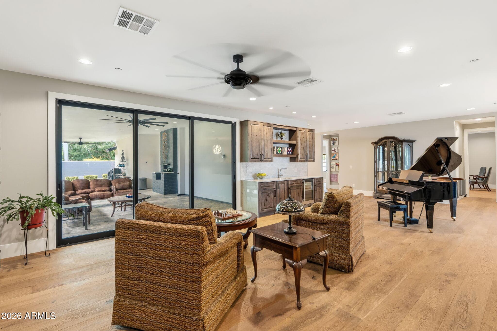 6755 N 7TH Avenue, Phoenix, AZ 85013 — photo 10 of 43