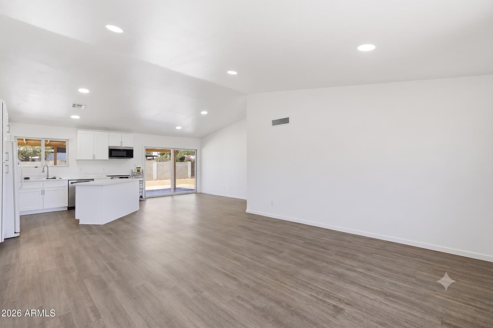 2826 E CACTUS Road, Phoenix, AZ 85032 — photo 8 of 21