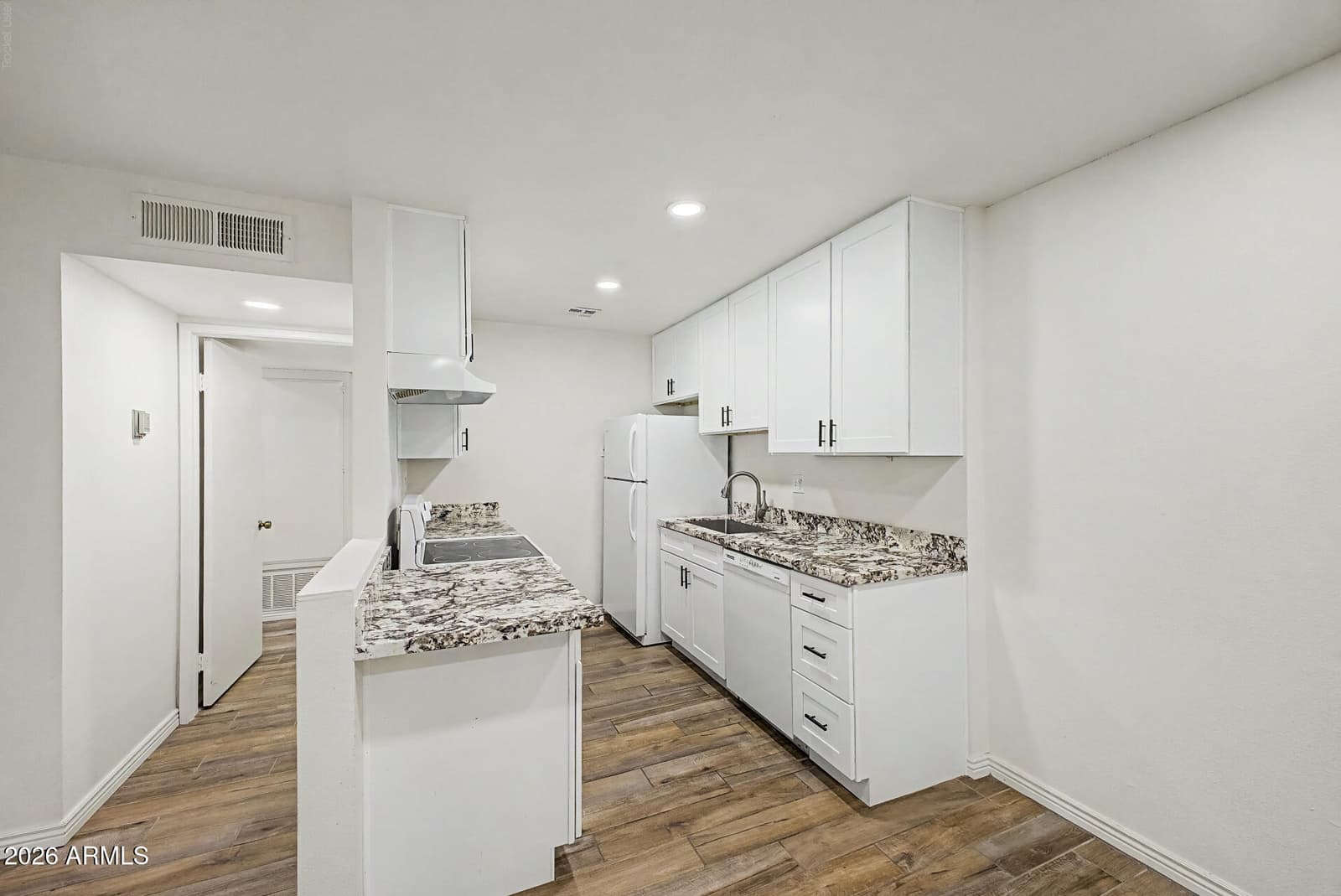 5525 E THOMAS Road M23, Phoenix, AZ 85018 — photo 10 of 26