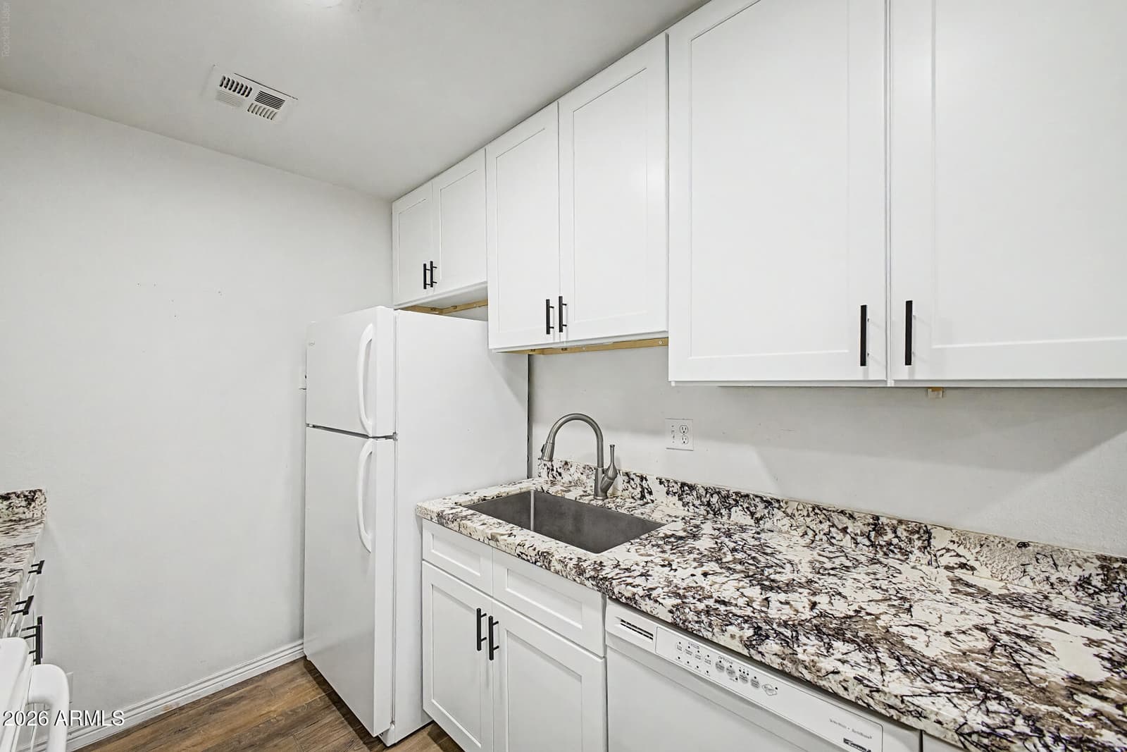 5525 E THOMAS Road M23, Phoenix, AZ 85018 — photo 12 of 26