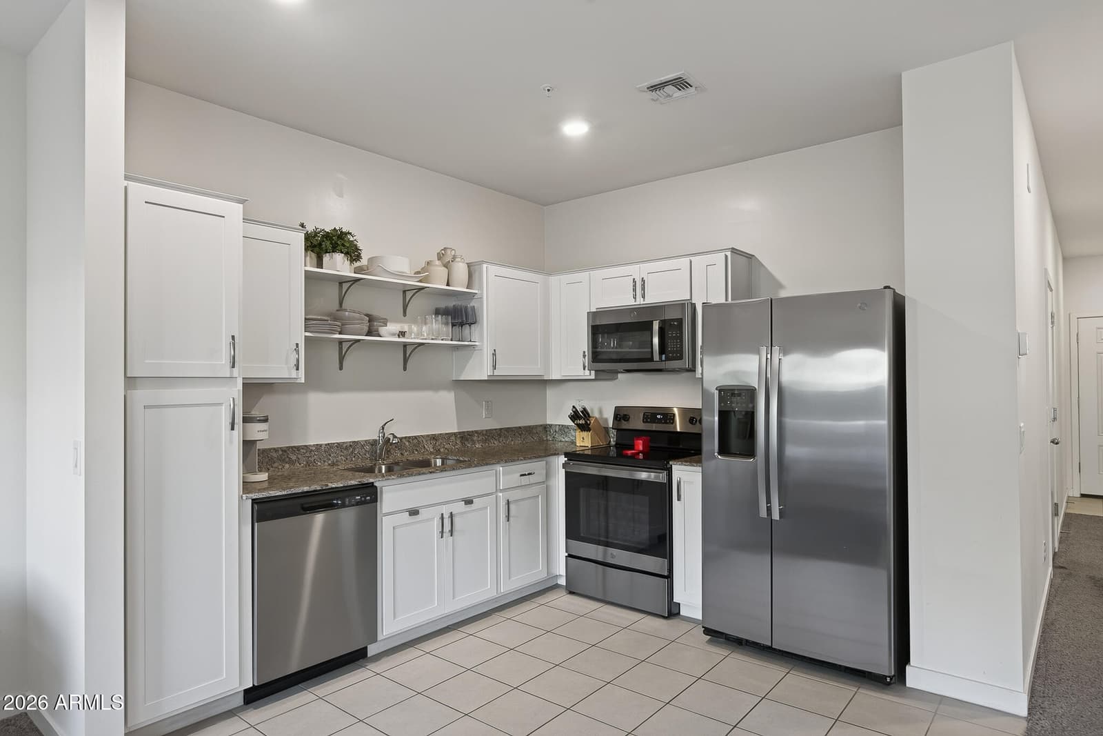 8267 N 22ND Drive, Phoenix, AZ 85021 — photo 4 of 34