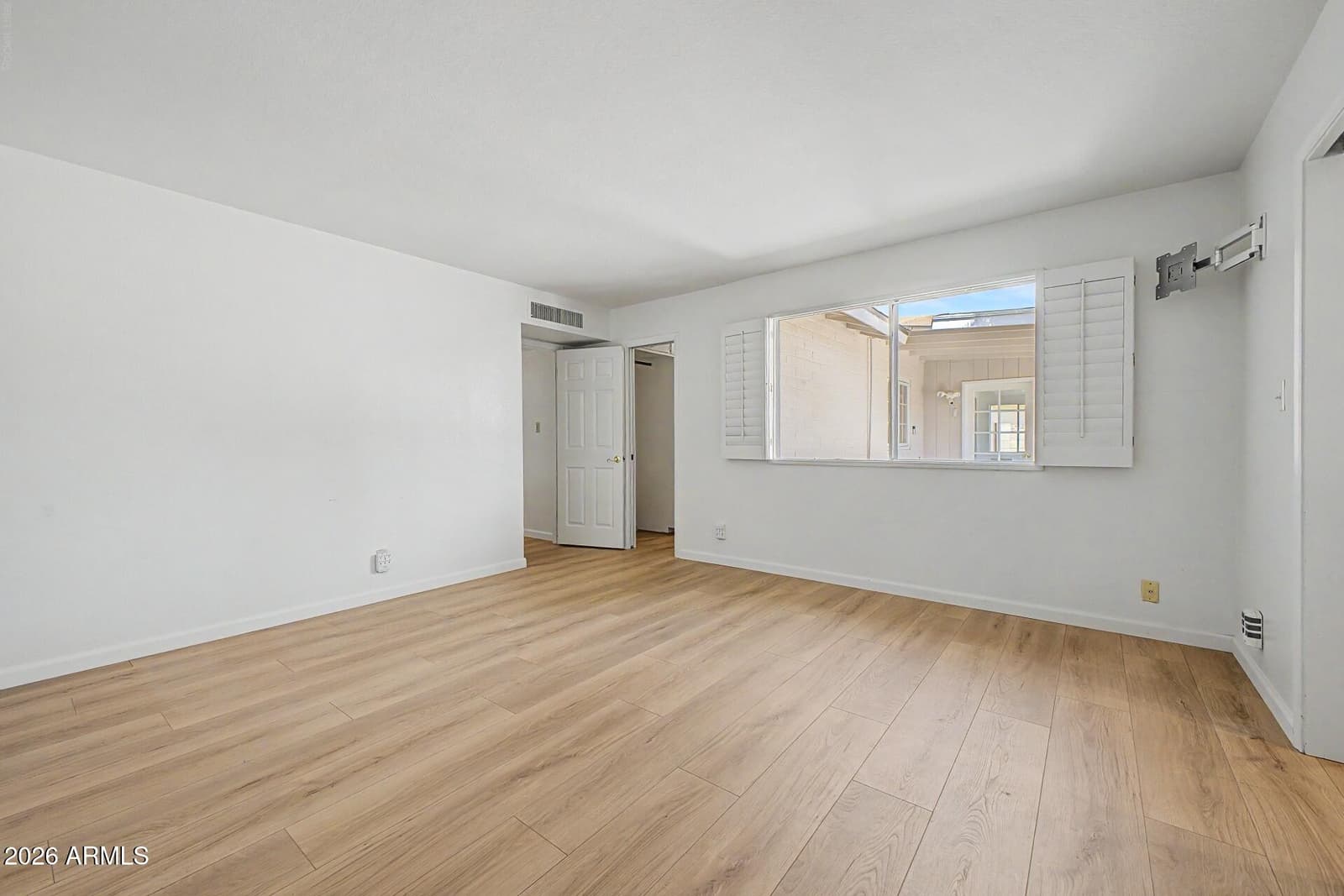 1407 E GEMINI Drive, Tempe, AZ 85283 — photo 10 of 32
