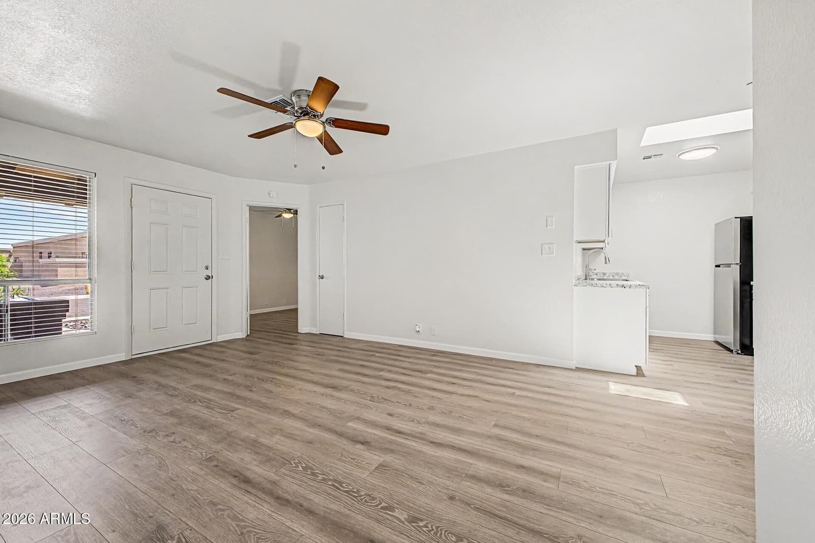 317 W HONONEGH Drive 3, Phoenix, AZ 85027 — photo 5 of 31