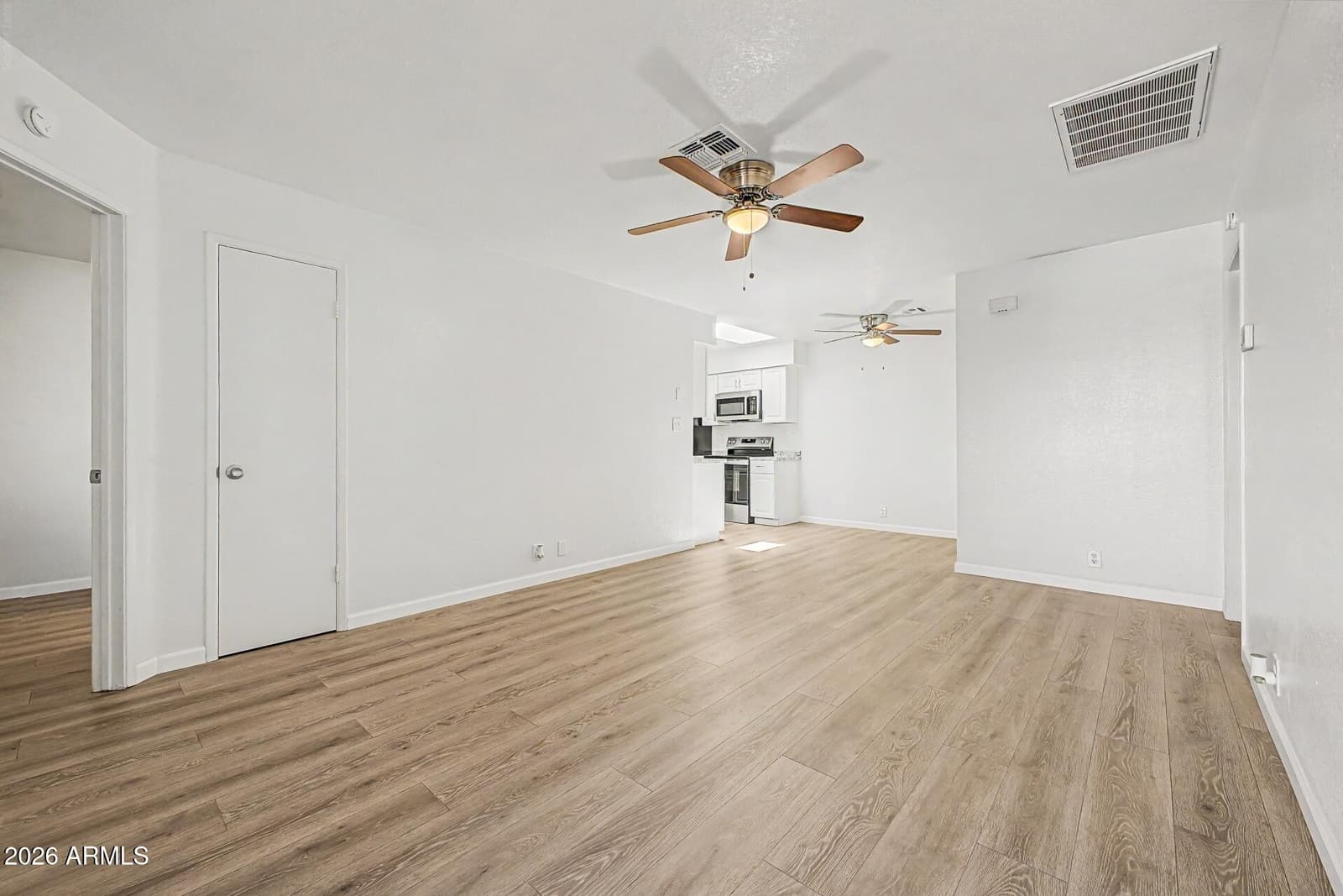 317 W HONONEGH Drive 3, Phoenix, AZ 85027 — photo 7 of 31