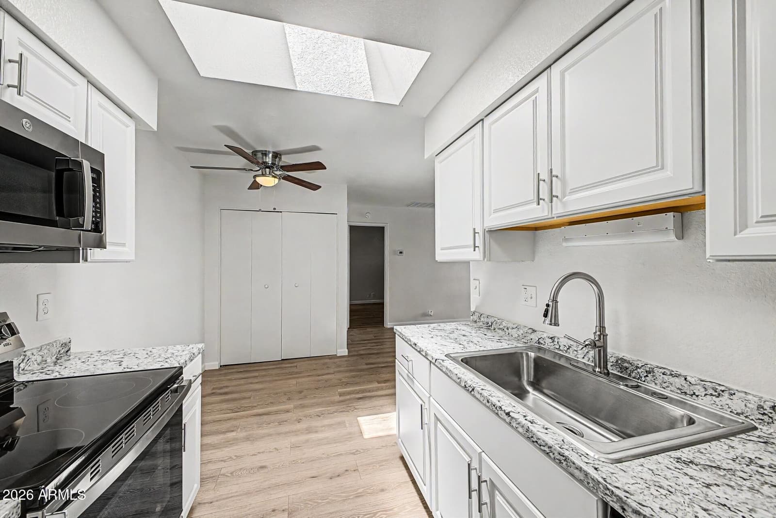 317 W HONONEGH Drive 3, Phoenix, AZ 85027 — photo 15 of 31