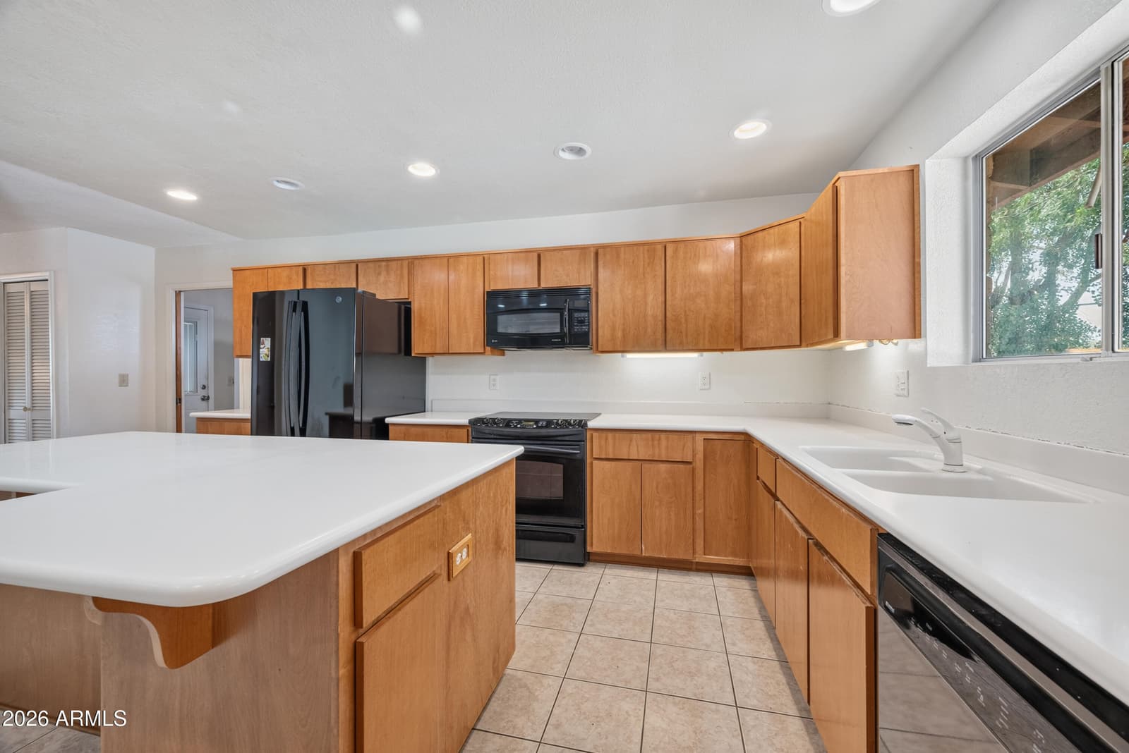 1764 BAYWOOD Lane, Sierra Vista, AZ 85635 — photo 11 of 39