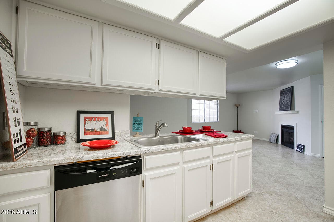2020 W UNION HILLS Drive 114, Phoenix, AZ 85027 — photo 15 of 35