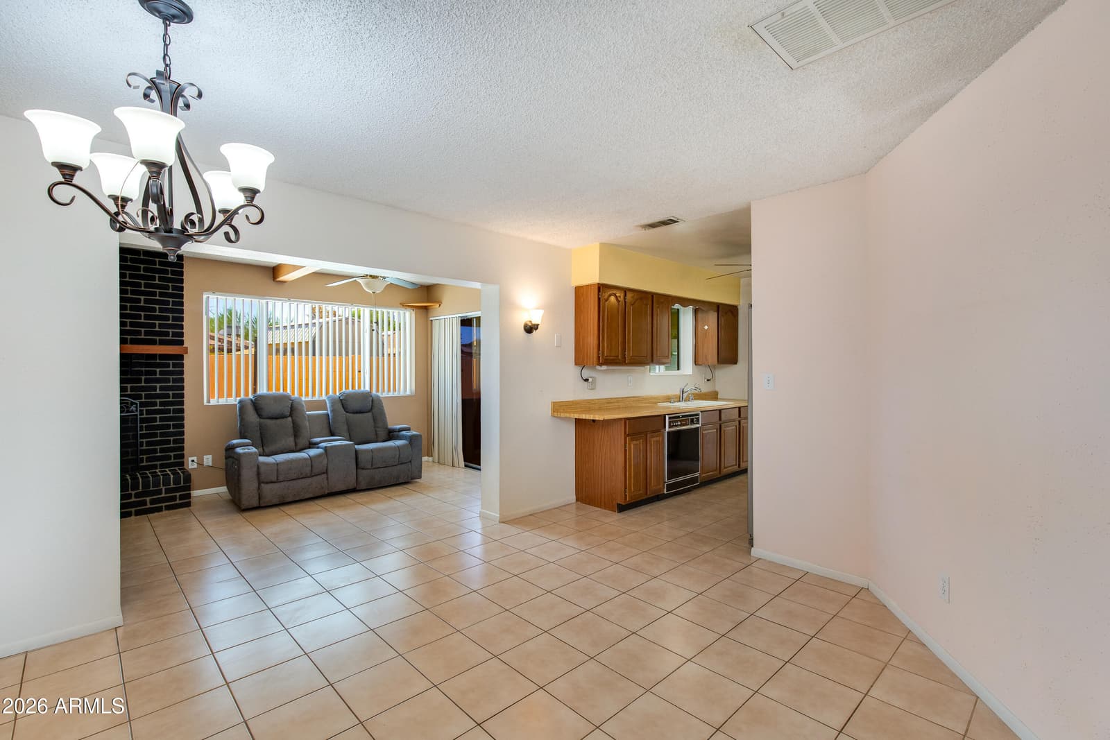 2815 E SYLVIA Street, Phoenix, AZ 85032 — photo 6 of 33