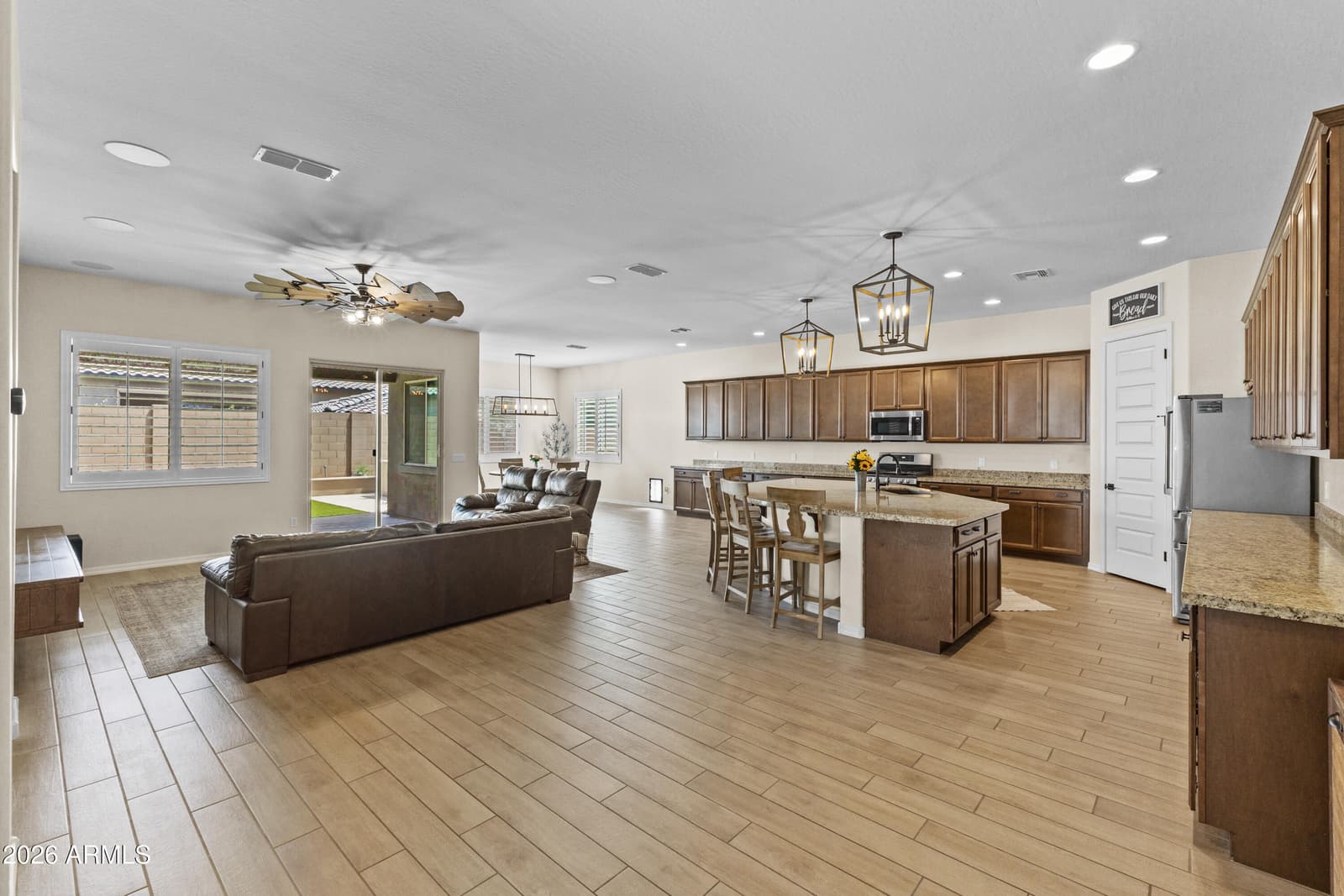 9416 W PARKSIDE Lane, Peoria, AZ 85383 — photo 6 of 47