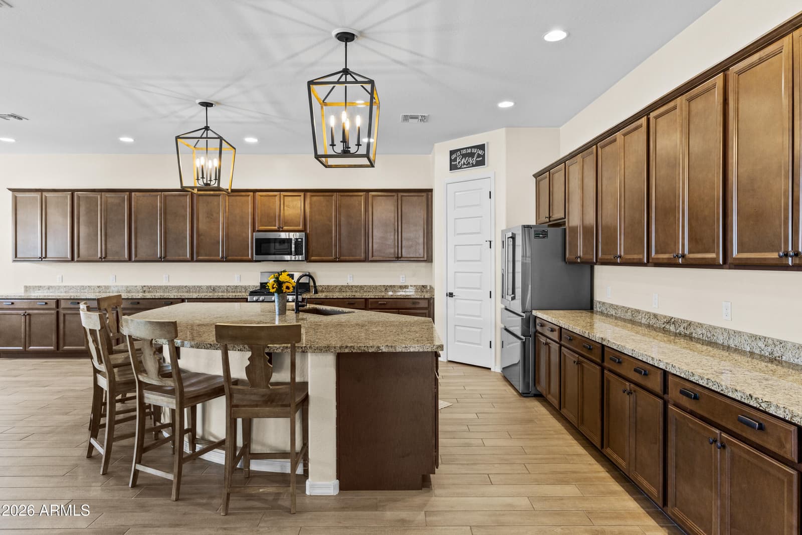 9416 W PARKSIDE Lane, Peoria, AZ 85383 — photo 8 of 47