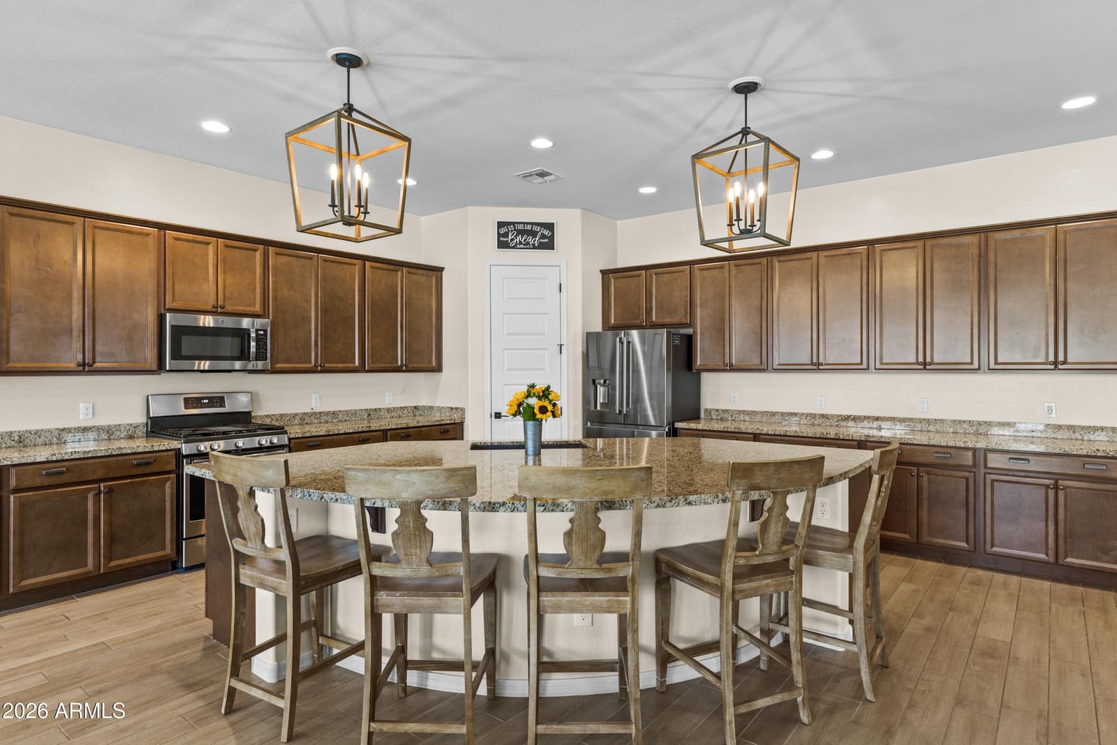9416 W PARKSIDE Lane, Peoria, AZ 85383 — photo 9 of 47