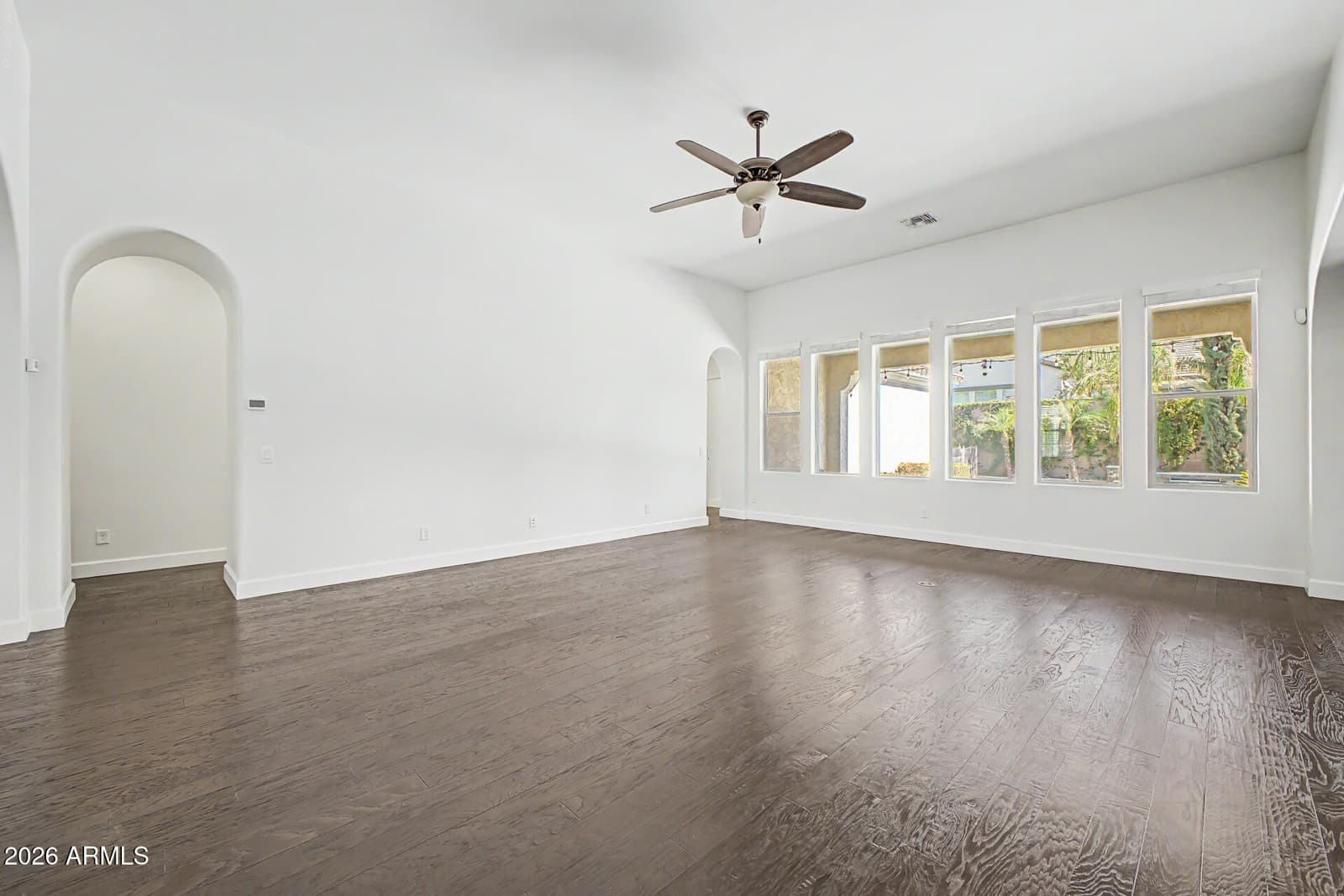 2923 E CONSTANCE Way, Phoenix, AZ 85042 — photo 4 of 45