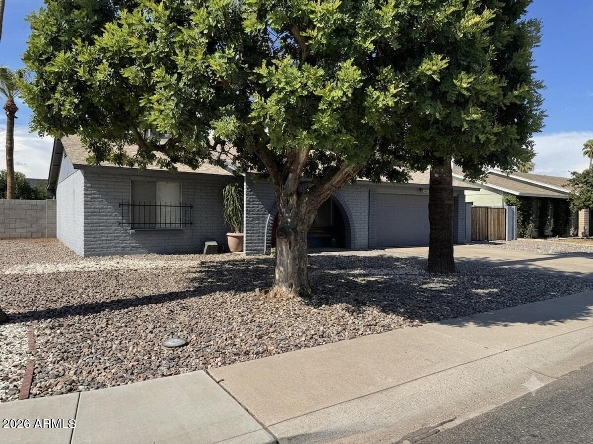 2840 W MICHELLE Drive, Phoenix, AZ 85053 — photo 3 of 4