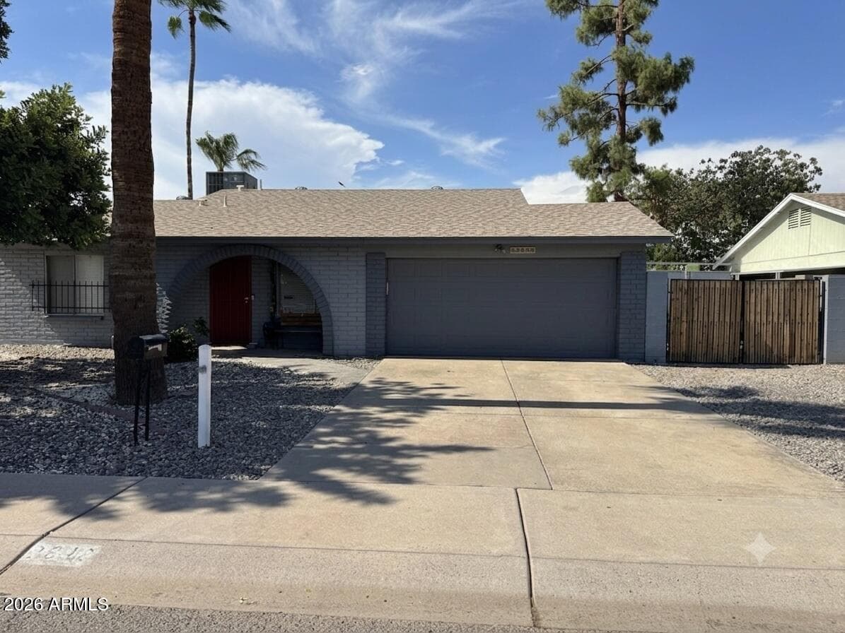 2840 W MICHELLE Drive, Phoenix, AZ 85053 — photo 1 of 4