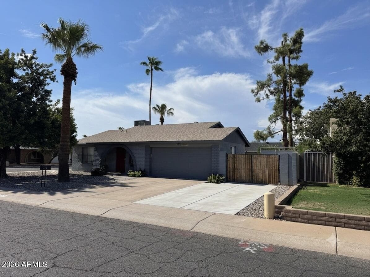2840 W MICHELLE Drive, Phoenix, AZ 85053 — photo 4 of 4