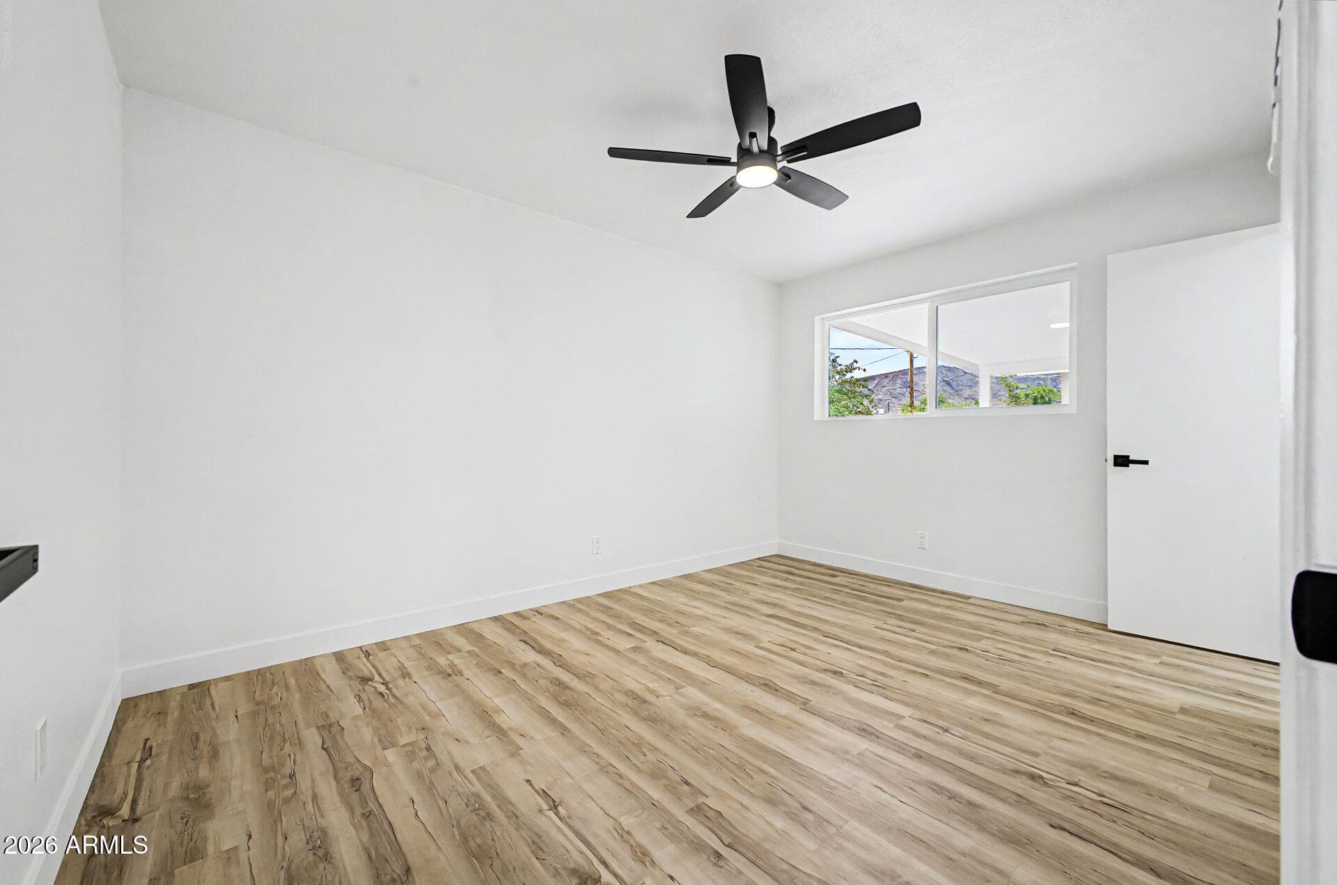 2344 W CHOLLA Street, Phoenix, AZ 85029 — photo 10 of 22