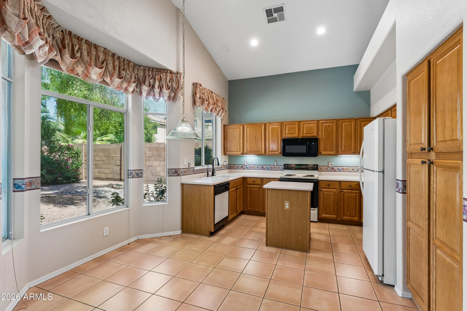 860 N WOODBURNE Drive, Chandler, AZ 85224 — photo 17 of 83