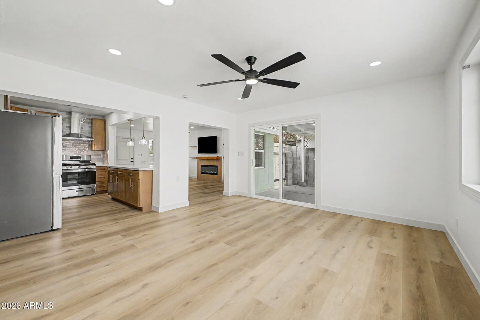 5712 W ORANGEWOOD Avenue, Glendale, AZ 85301 — photo 12 of 43