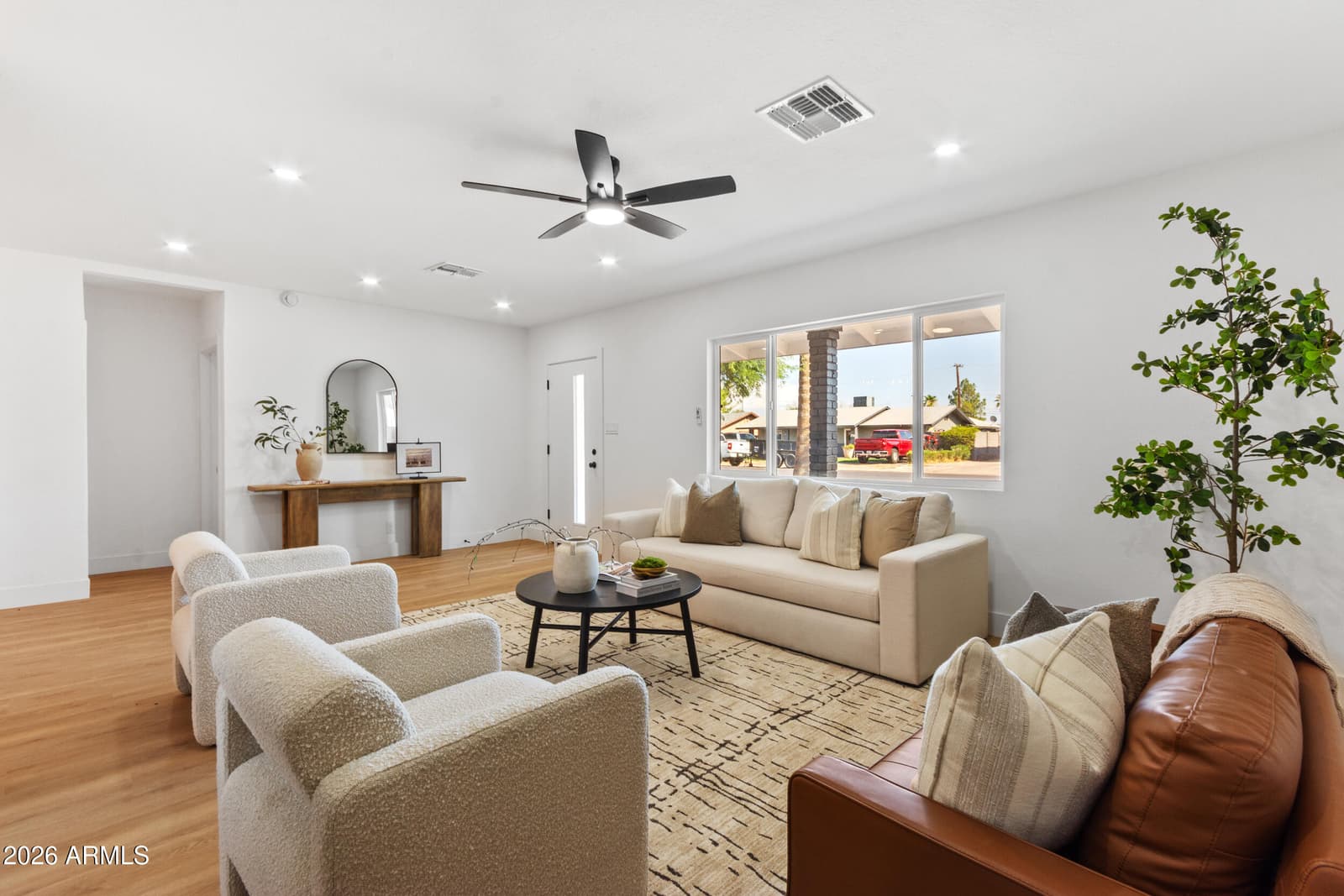 370 W TULSA Street, Chandler, AZ 85225 — photo 8 of 43