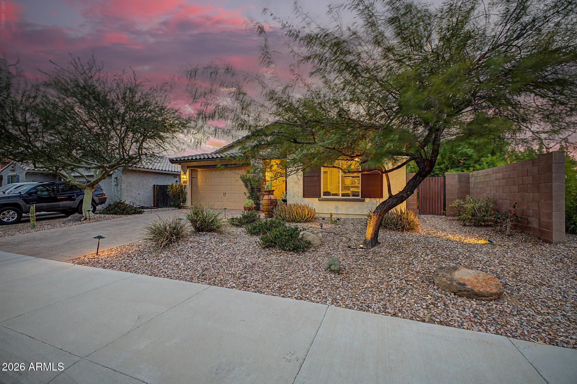 2688 E DANIEL Drive, Gilbert, AZ 85298 — photo 9 of 118