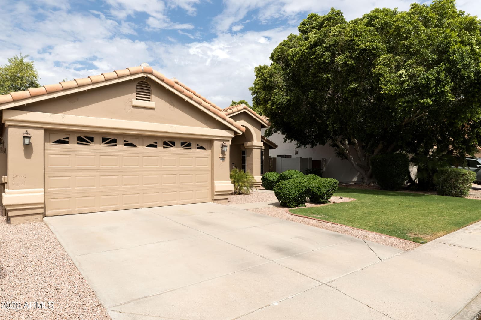 22418 N 74TH Lane, Glendale, AZ 85310 — photo 3 of 36