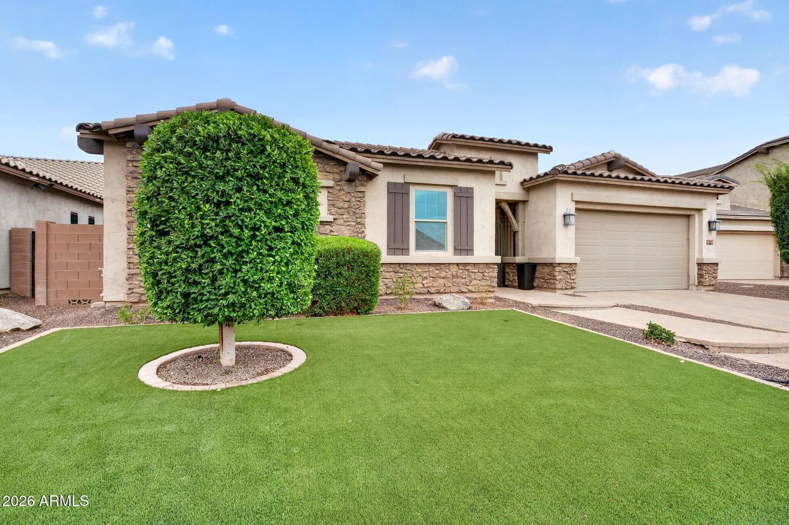 992 E PARKVIEW Drive, Gilbert, AZ 85295 — photo 8 of 67