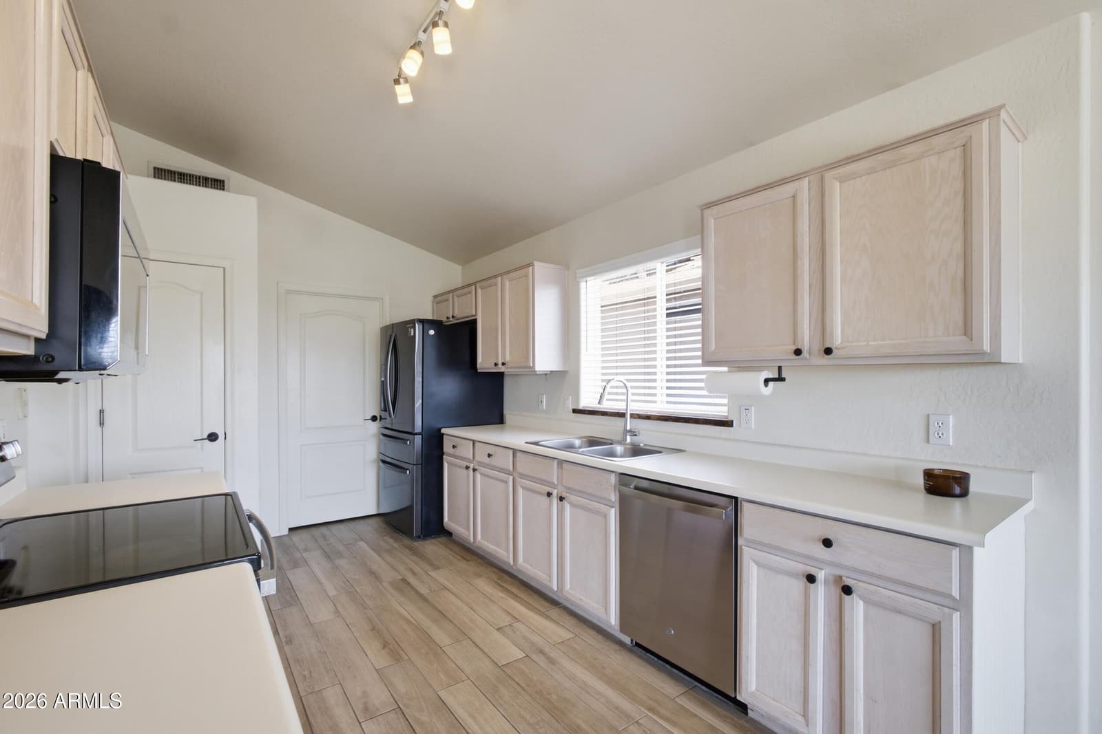 11615 W BRADSHAW MOUNTAIN Court, Surprise, AZ 85378 — photo 10 of 37