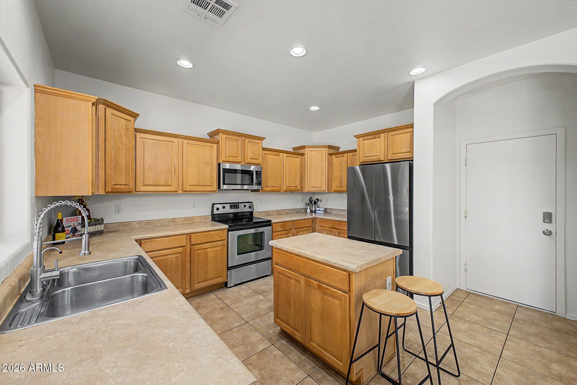 1050 E REDWOOD Drive, Chandler, AZ 85286 — photo 8 of 36